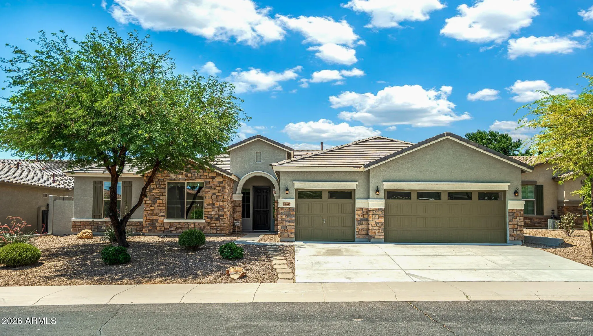 18445 W Saguaro Ln photo 2