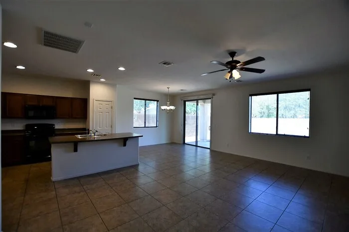 3828 South Vineyard Avenue photo 5