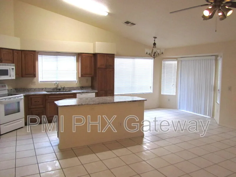 6702 N 89th Ave photo 3