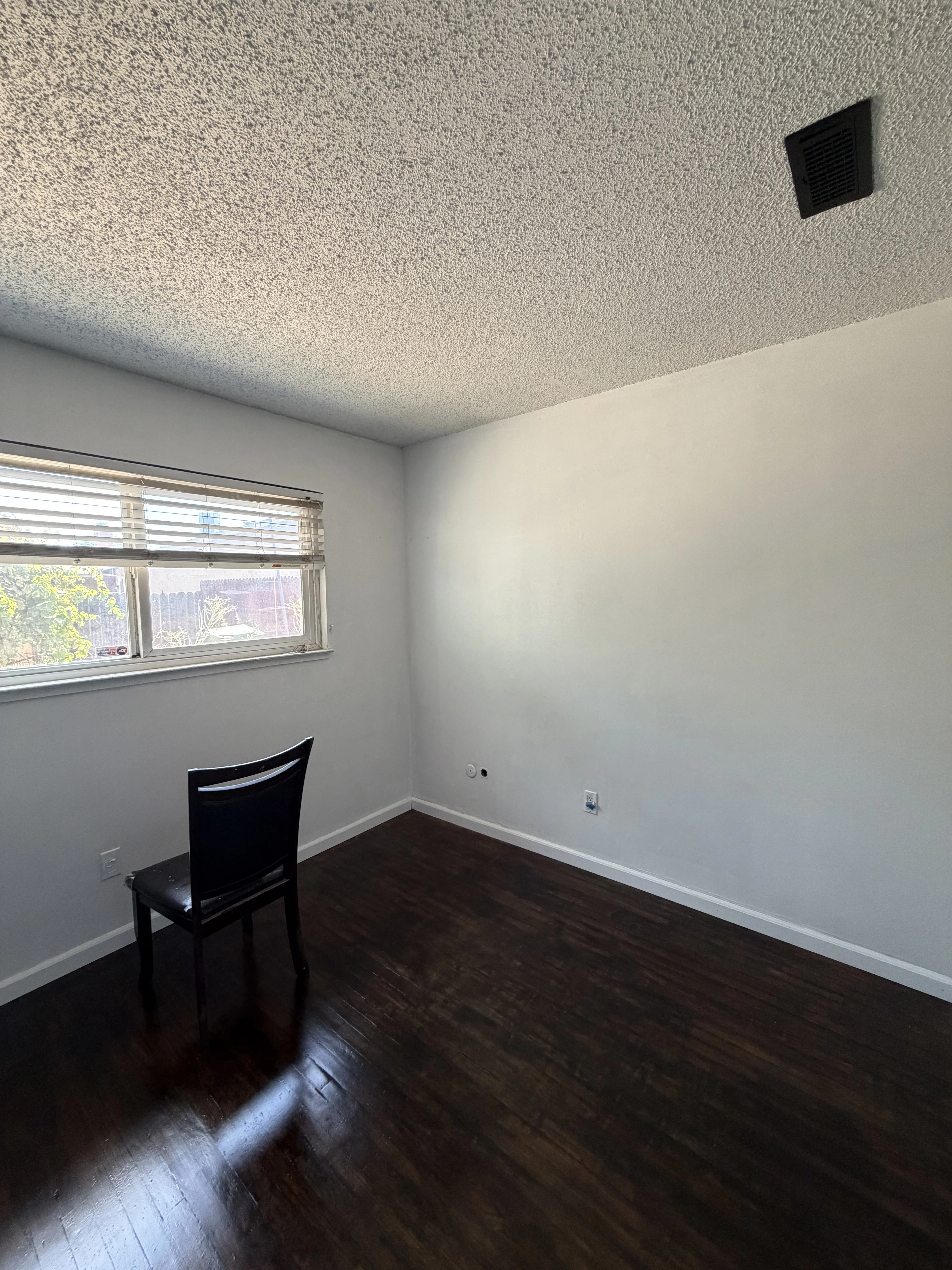 1012 North Hickory Avenue photo 3