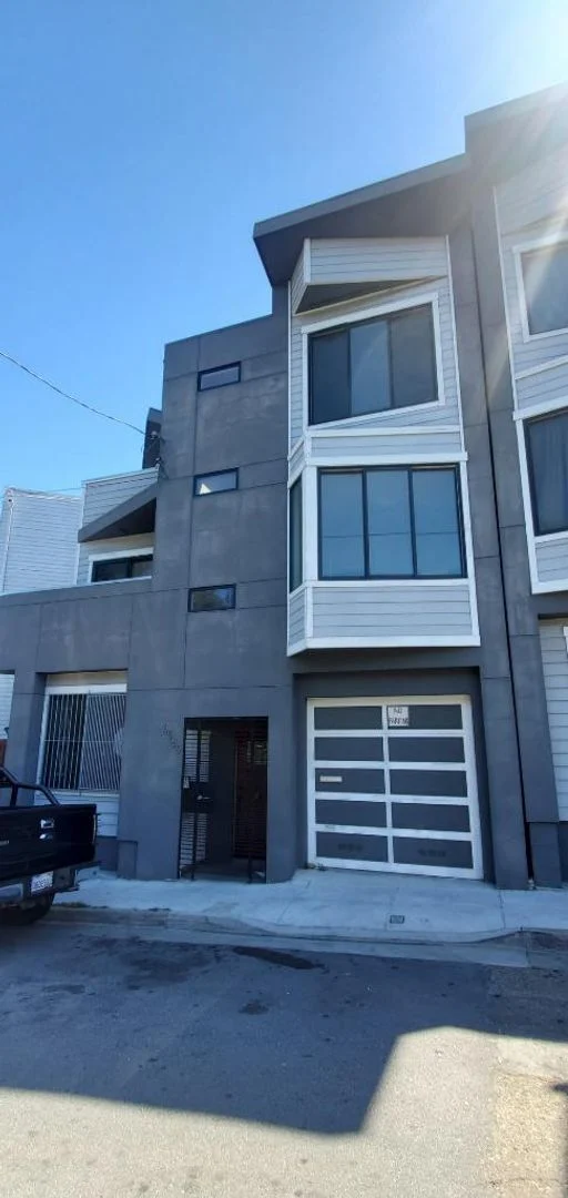 3589 Keith St San Francisco, CA 94124 photo 2