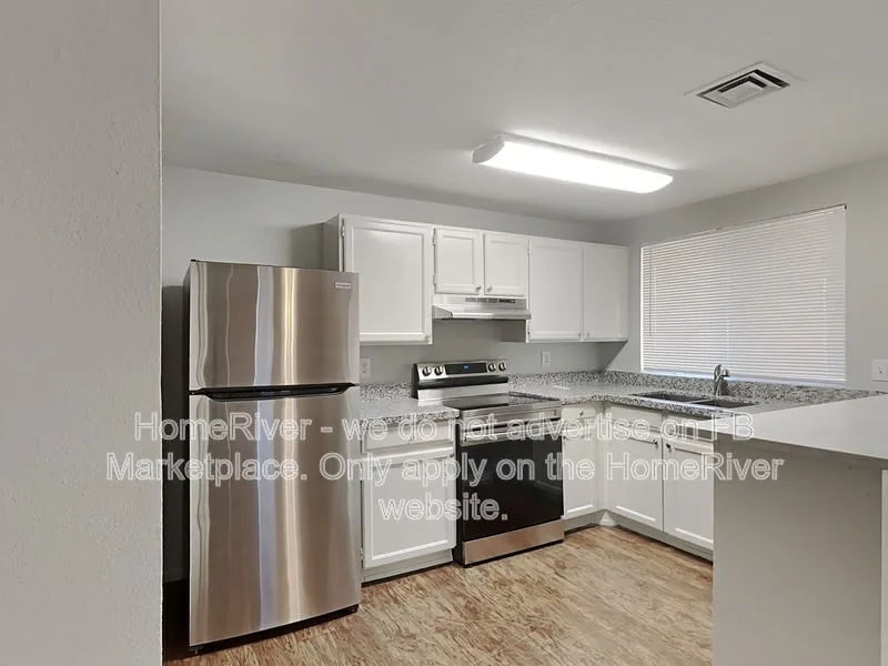 15426 N 61st Dr photo 5