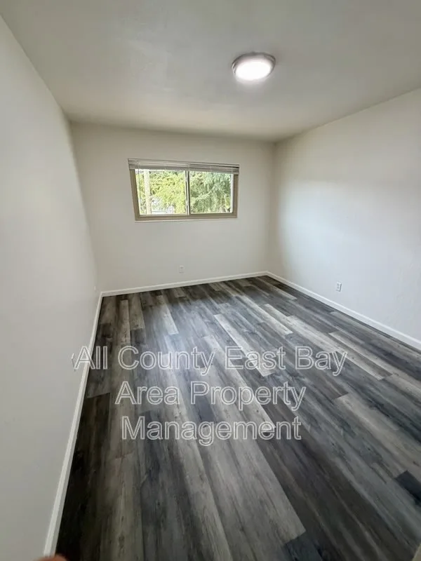 905 Liberty St photo 5