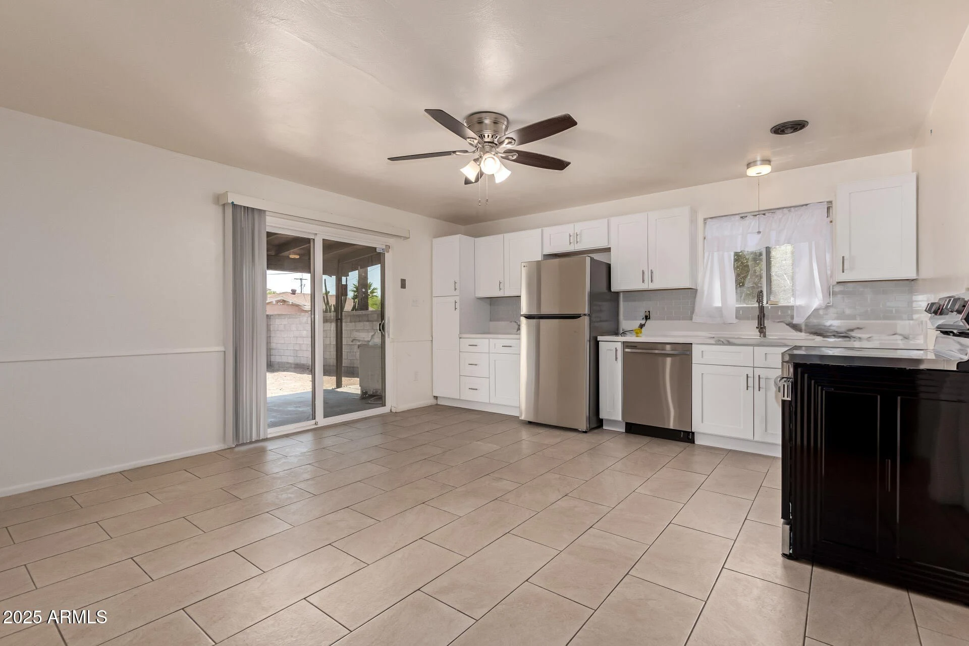 1407 E El Camino Dr photo 5