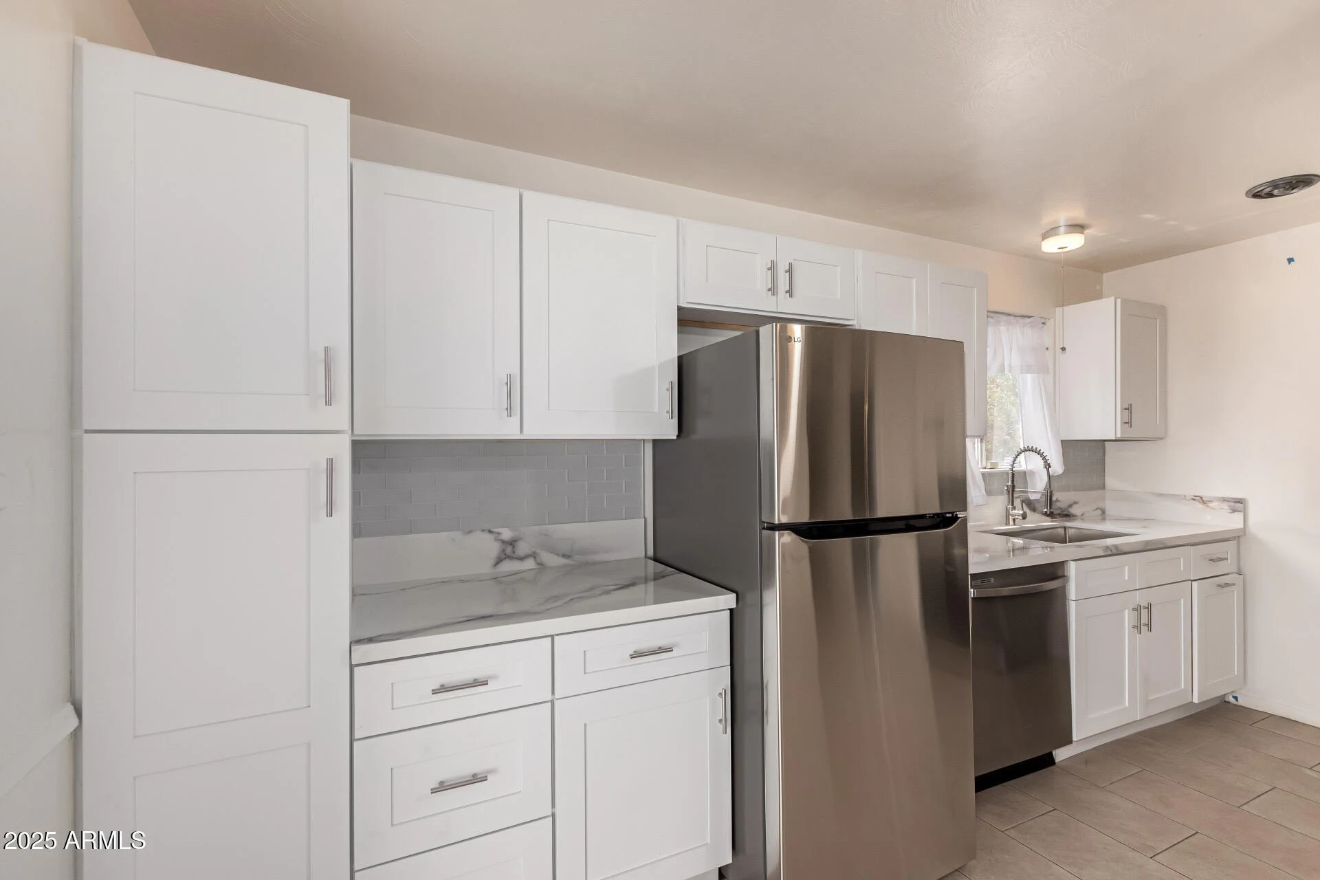 1407 E El Camino Dr