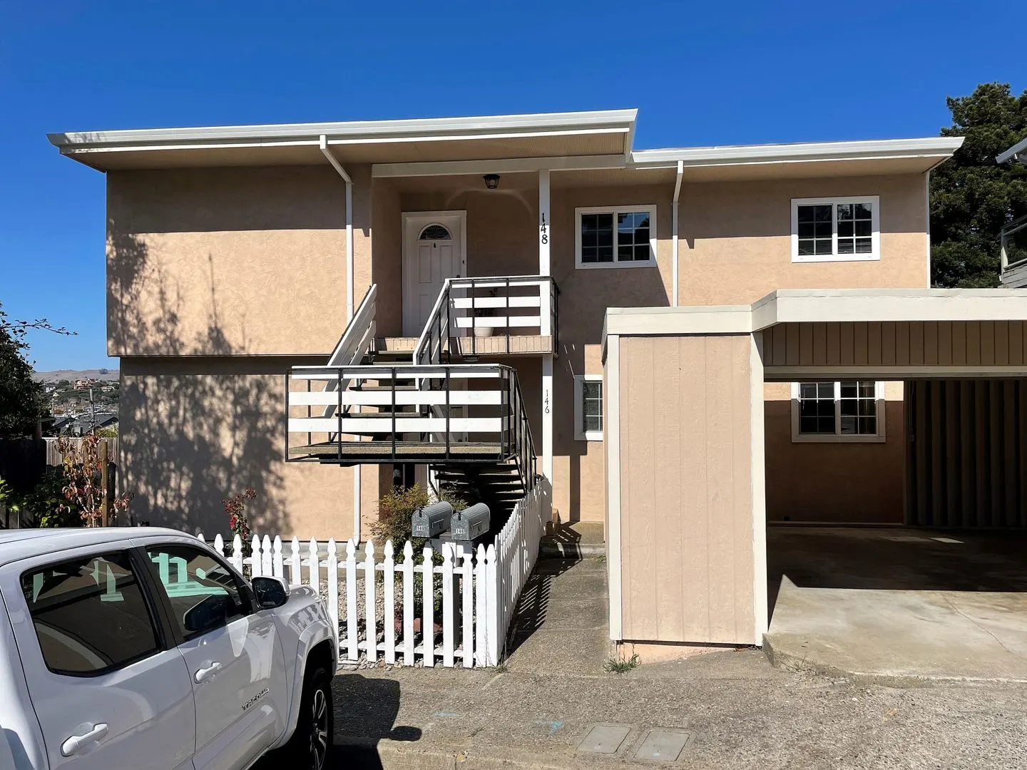 Beautiful 3 bedroom, 2 bathroom home in duplex with large deck for rent photo 2