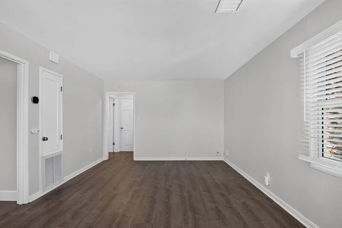 423 Webster Street photo 4