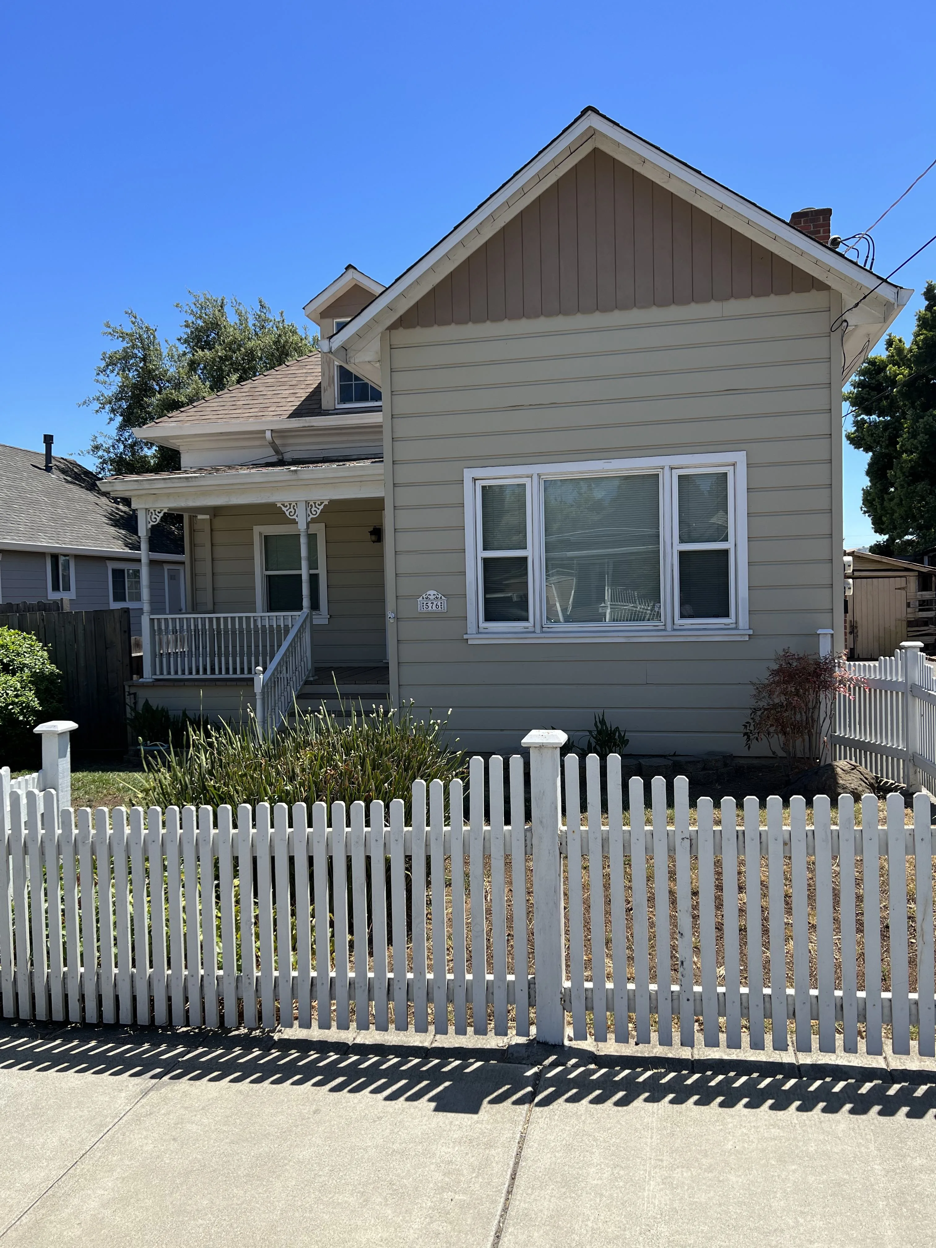 576 Military East photo 4