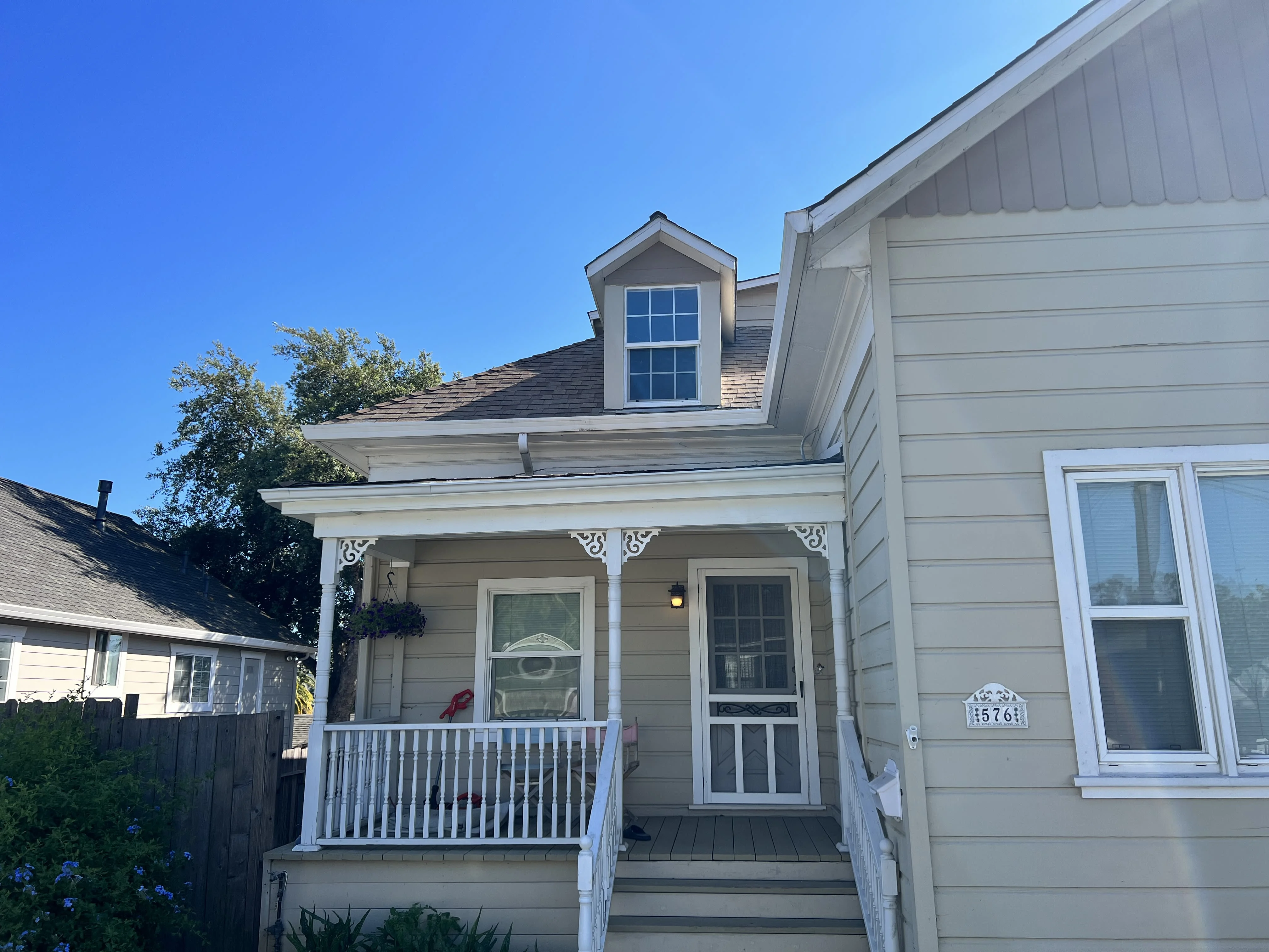 576 Military East photo 2