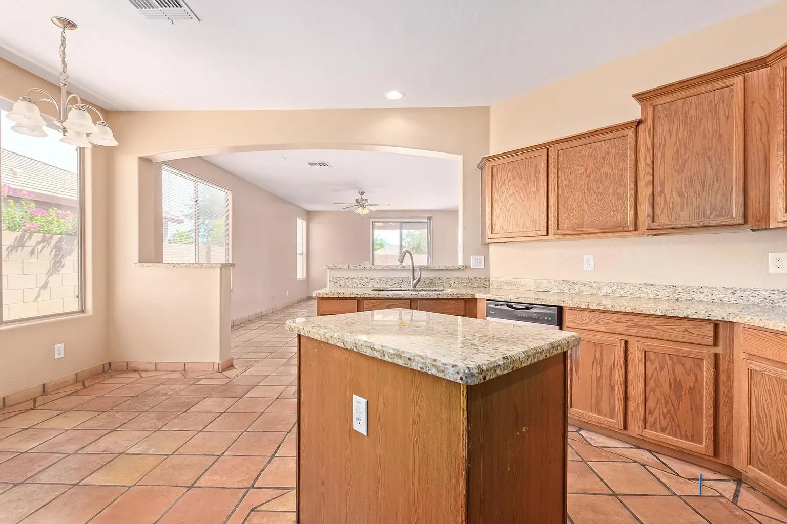 10213 W Cordes Rd photo 3