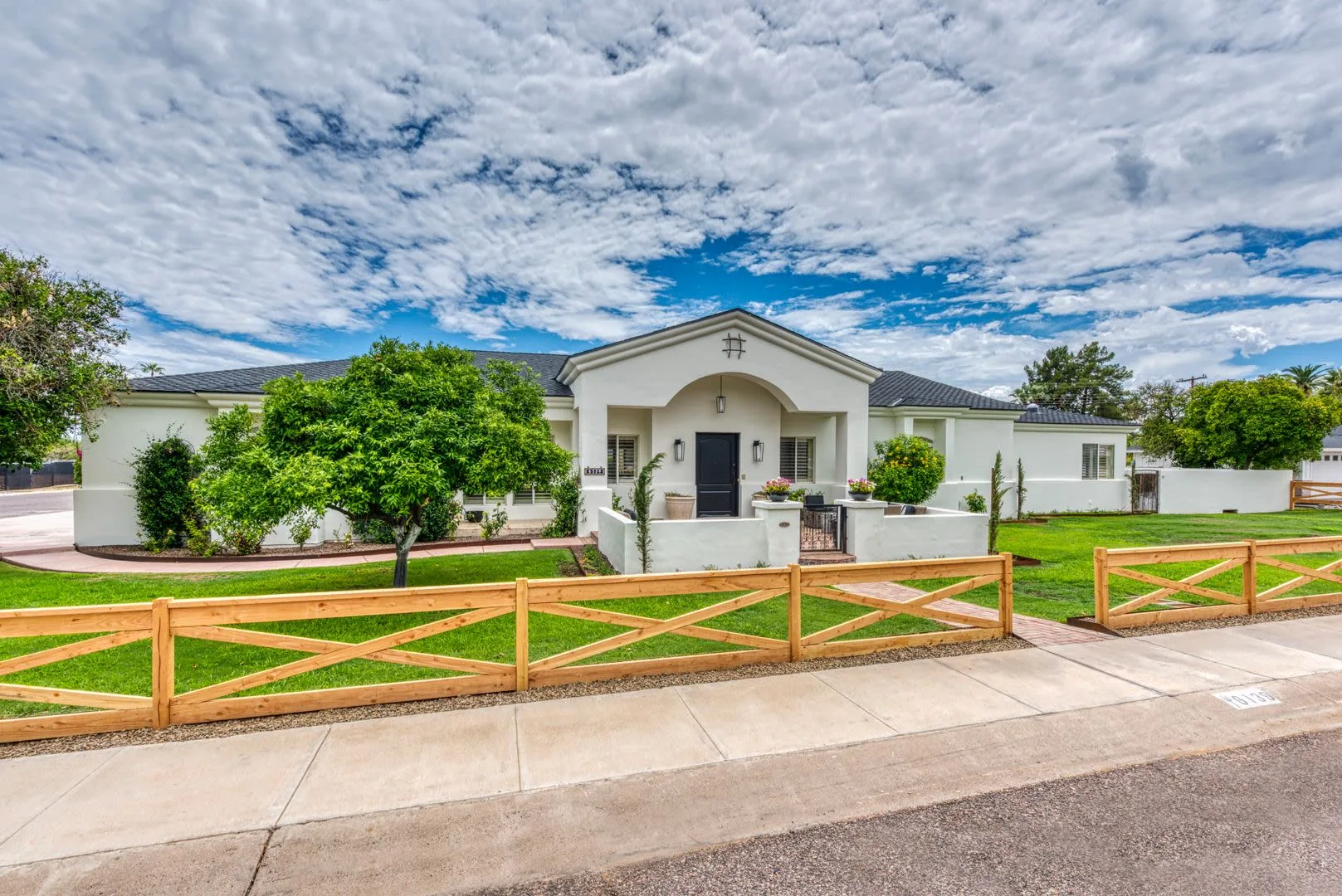 6139 E Calle Del Sud Scottsdale, AZ 85251 photo 2