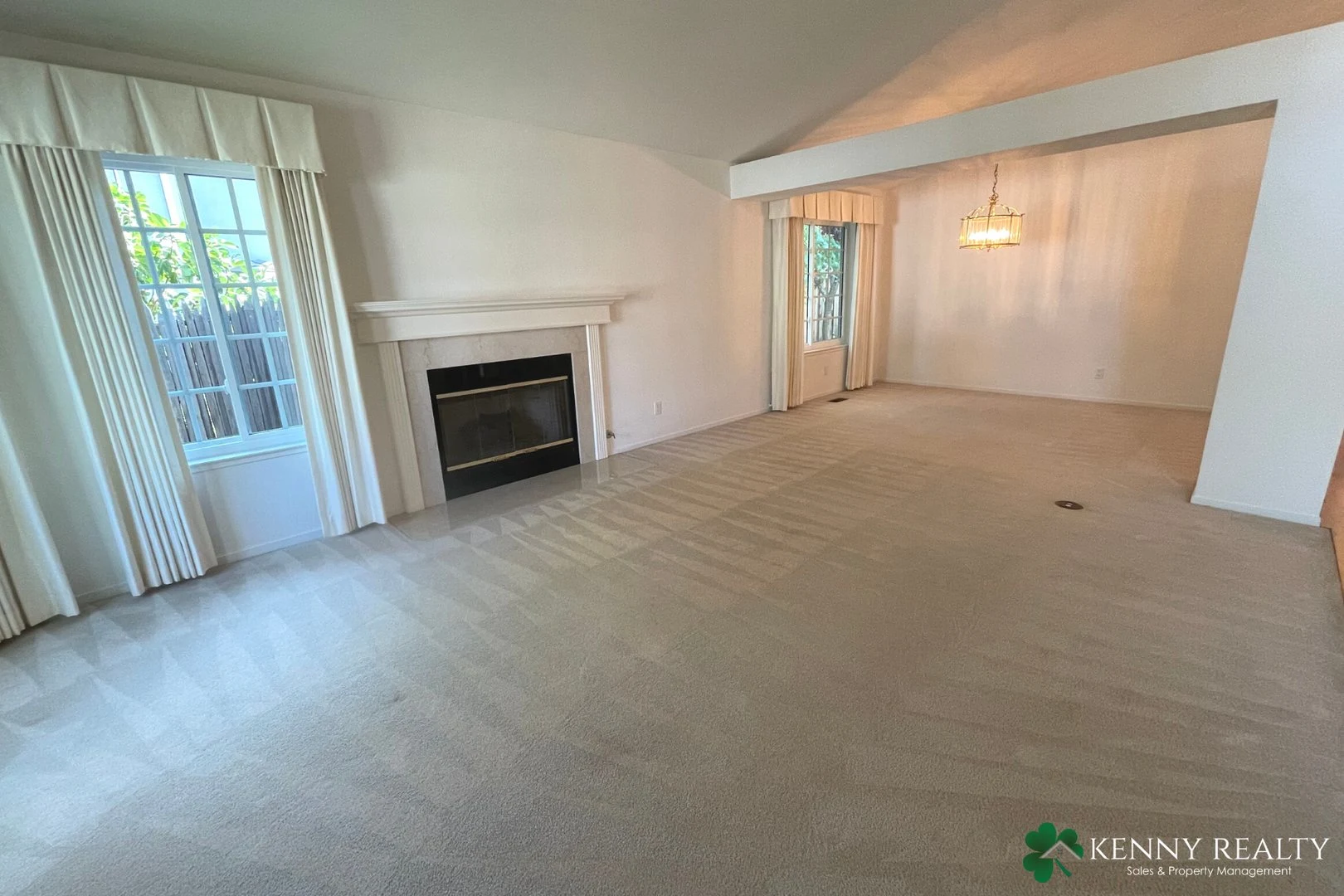 144 Glasgow Ln photo 4
