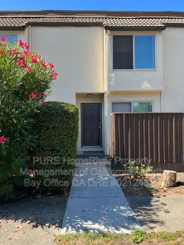 1813 Primavera Dr photo 4