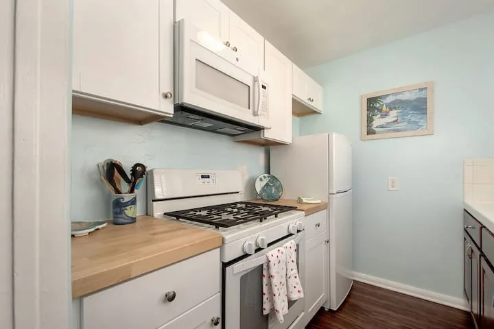 719 Whiting Court-1 photo 2
