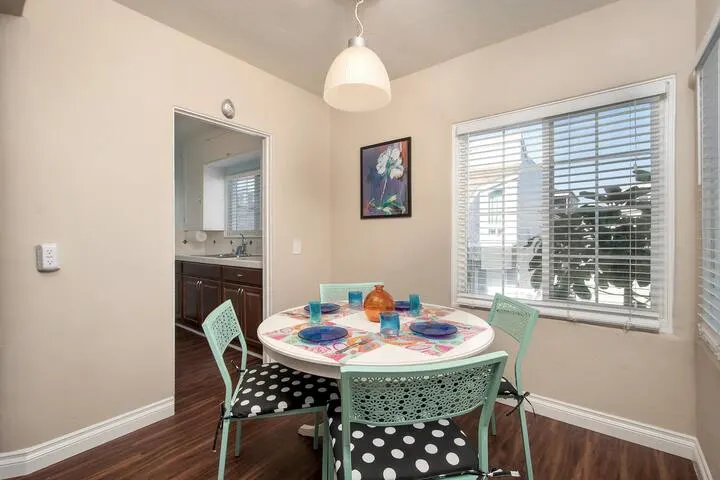 719 Whiting Court-1 photo 4