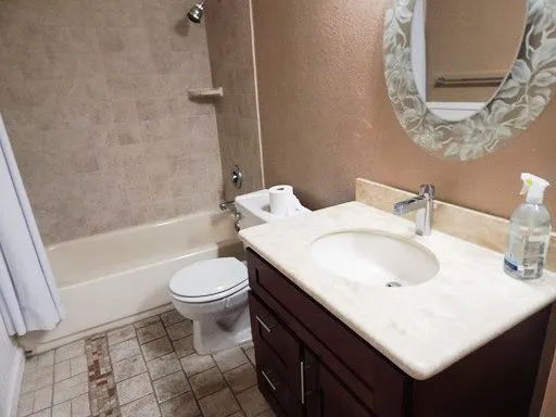 Upper Unit Condo Close to 880 photo 5
