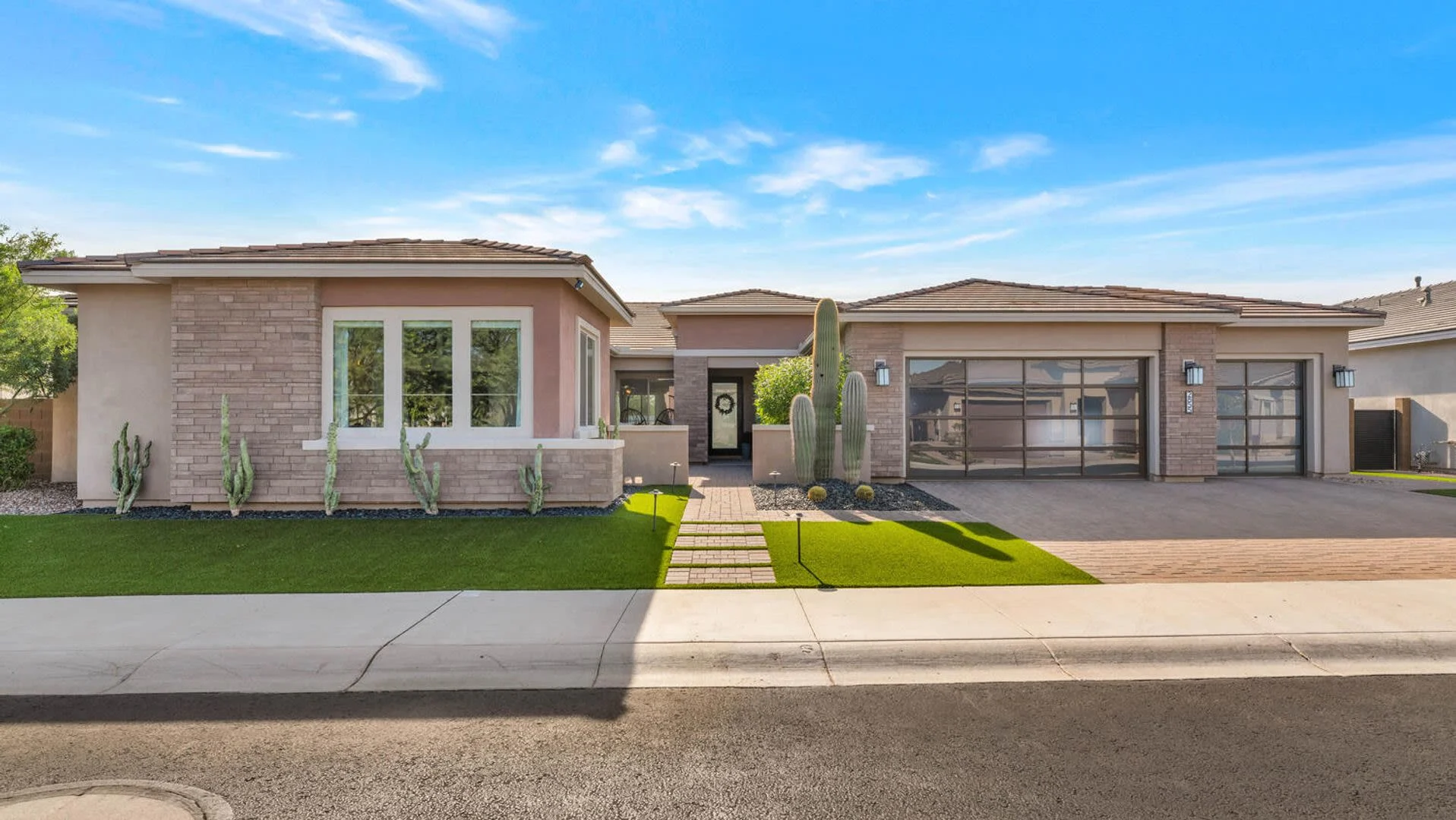 2855 E Los Gatos Dr Phoenix, AZ 85024