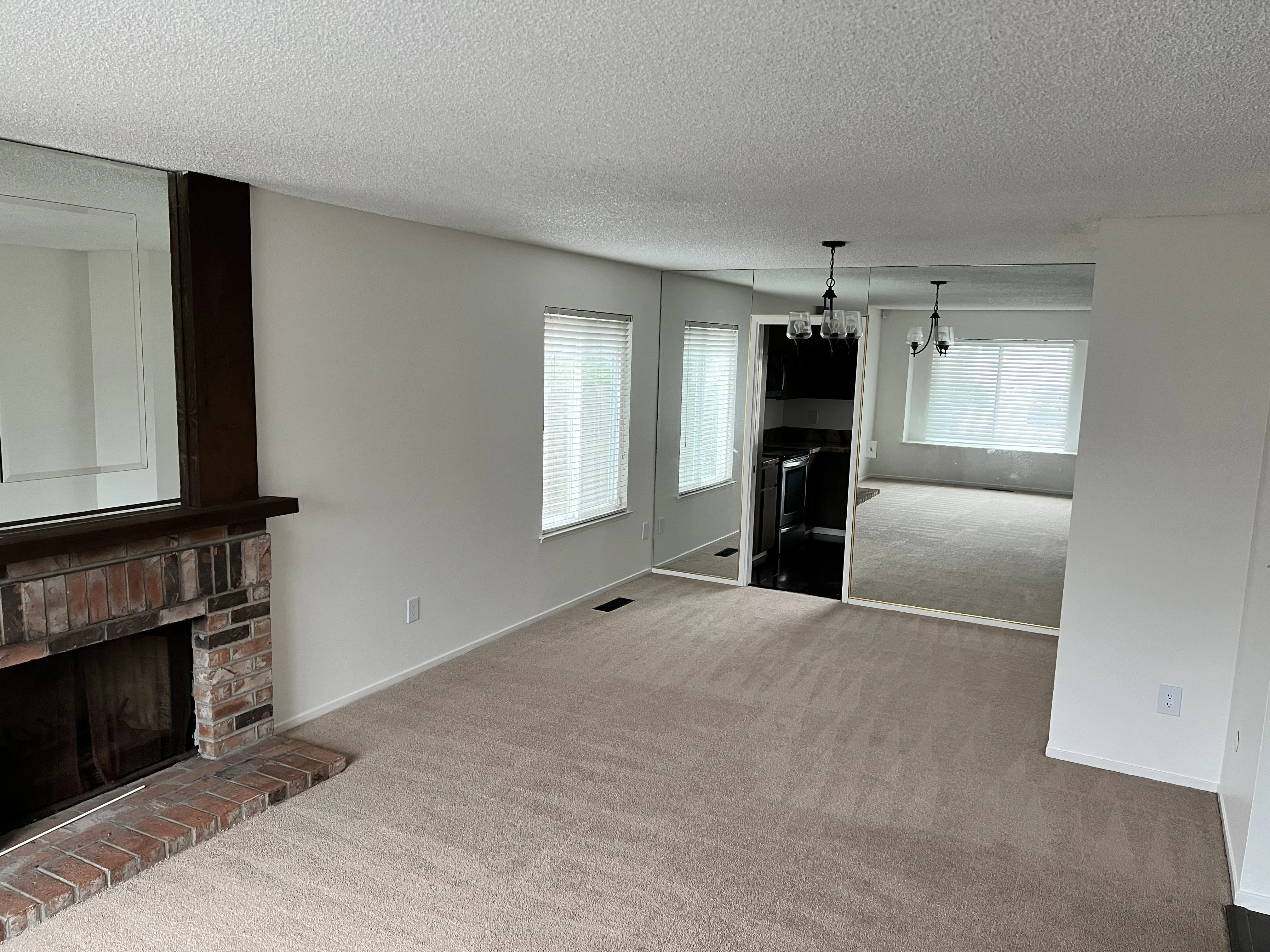 5226 Victor Avenue photo 3