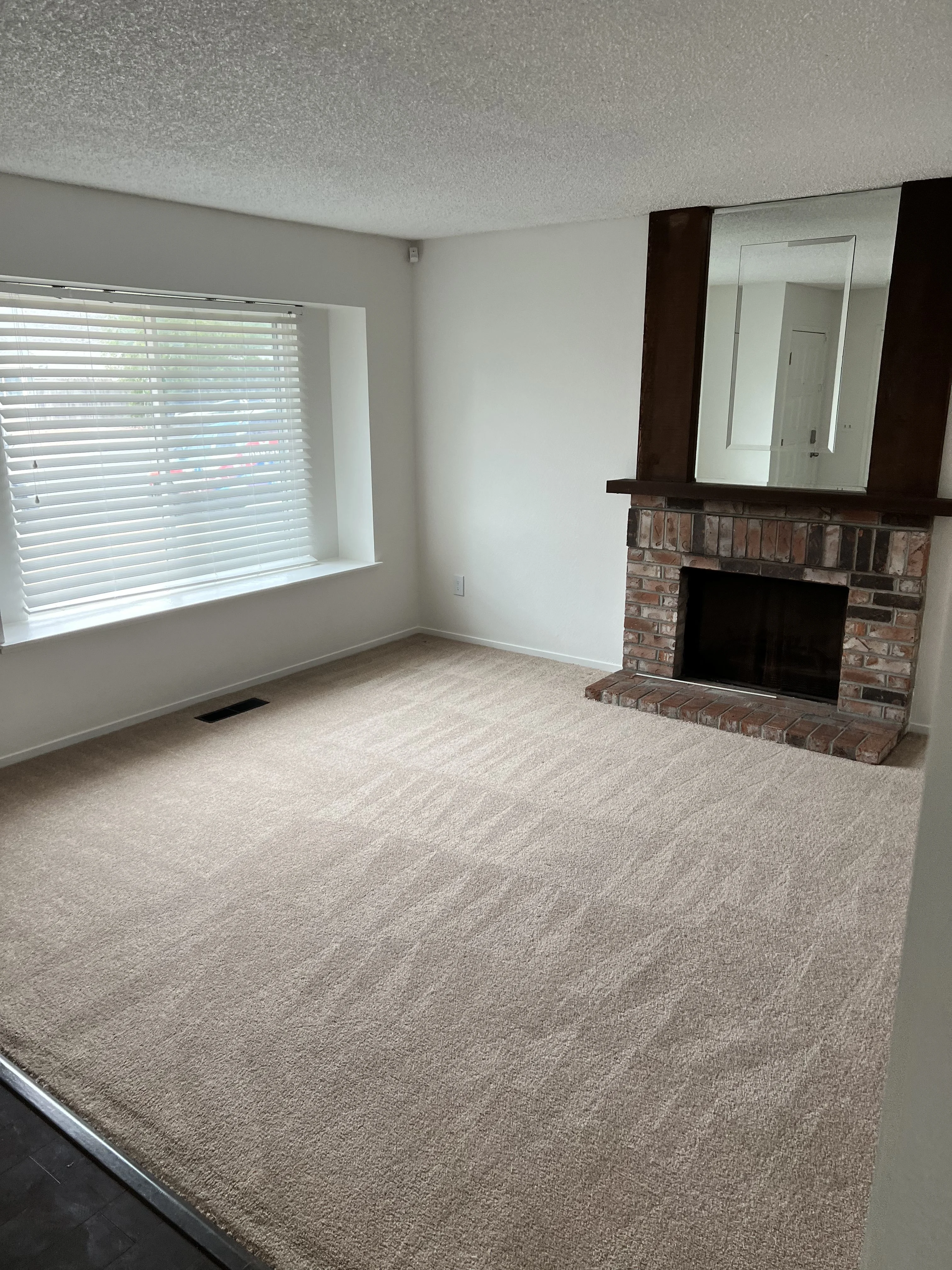 5226 Victor Avenue photo 2