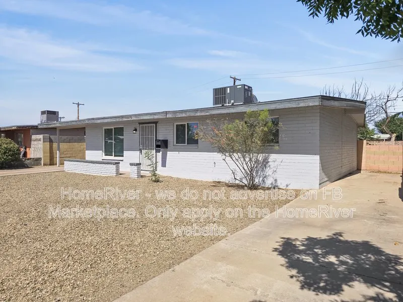 6019 N 32nd Dr photo 3