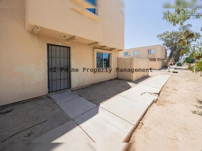 4403 E Riverside St photo 4