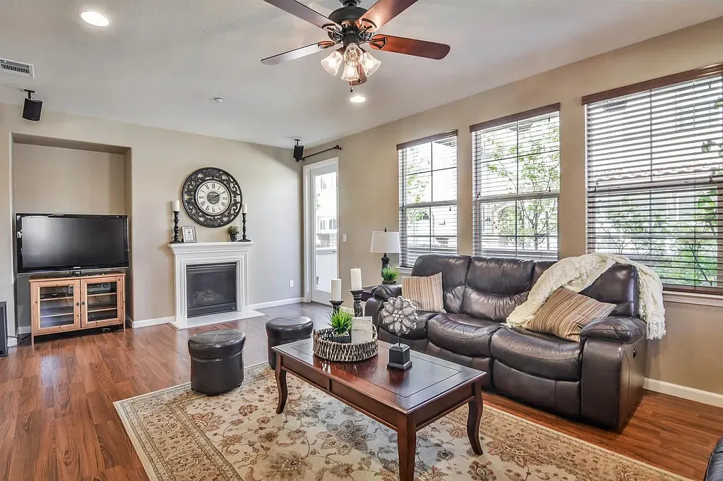 5230 Fioli Loop photo 4
