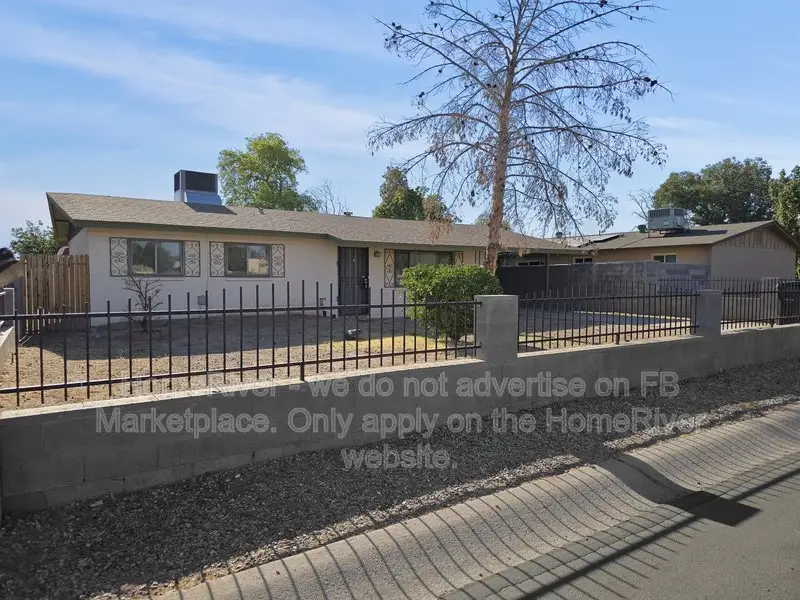 512 S 75th Pl photo 3