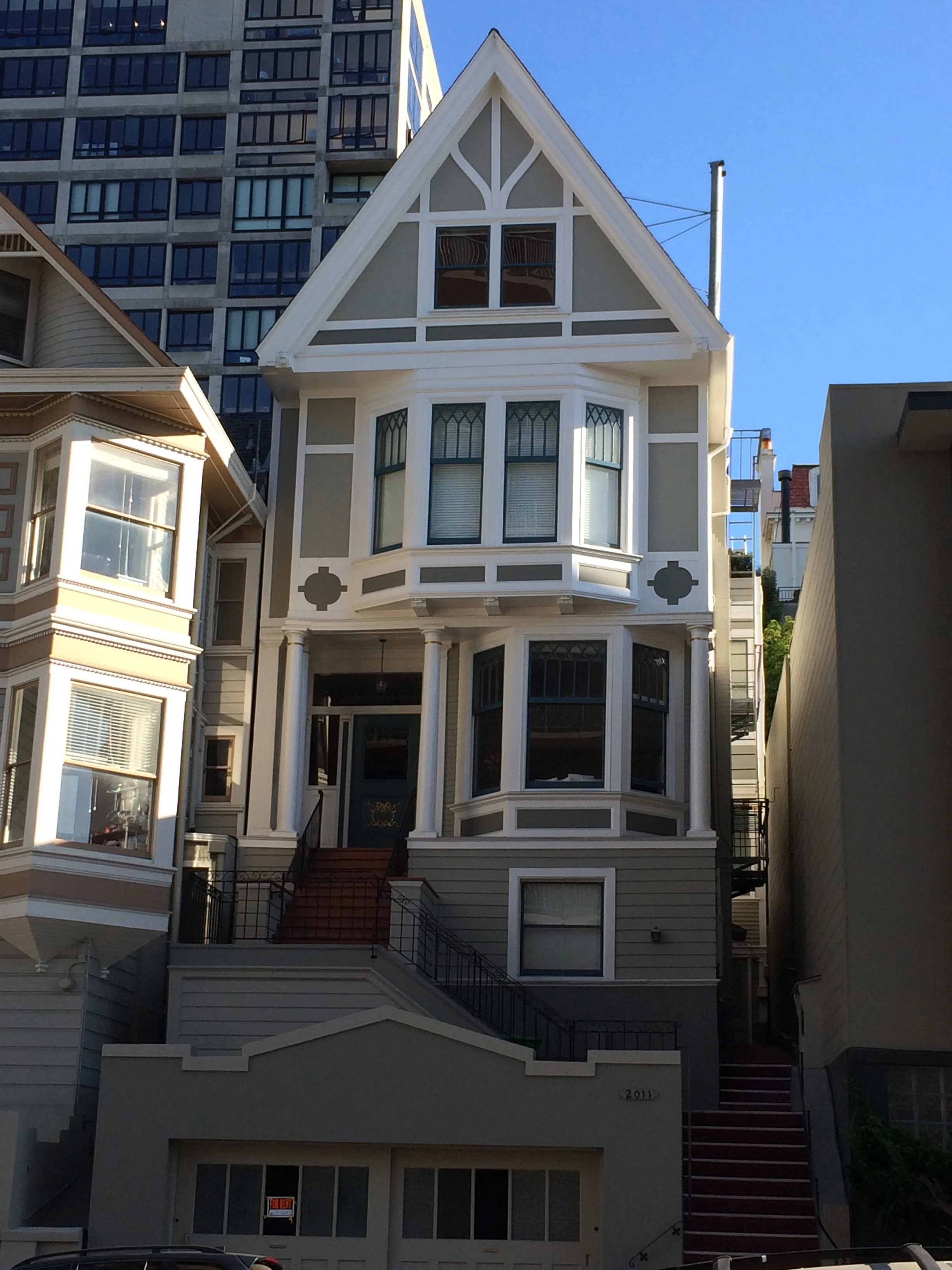 2011 Vallejo Street