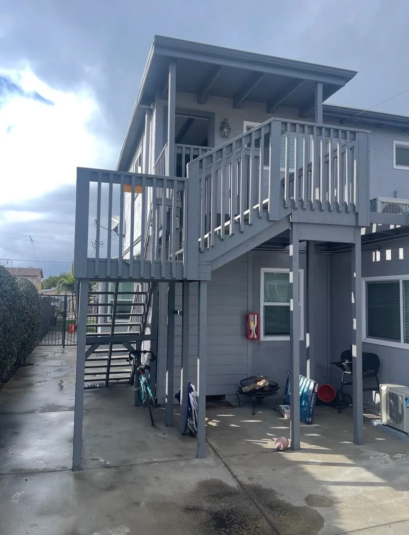 621 Florence St photo 5