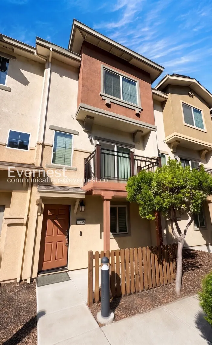 1256 Detroit Ave Concord, CA 94520 photo 2