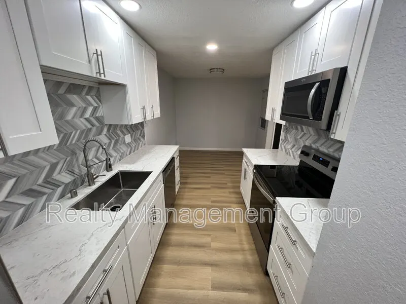 1013 Sunshine Ave photo 3