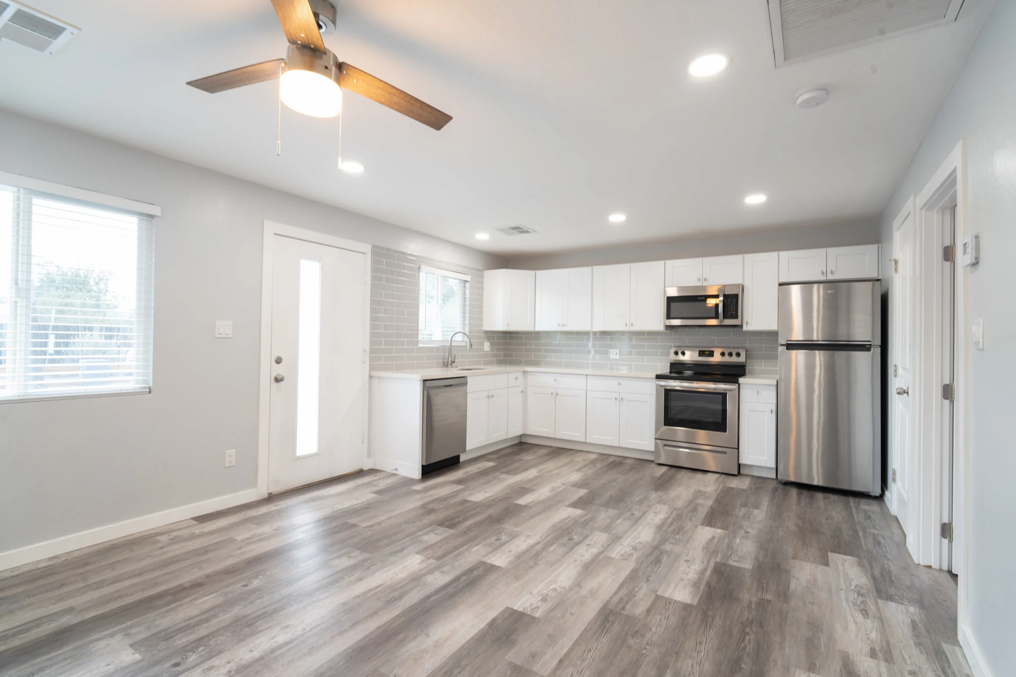 1421 S Rita Ln photo 4