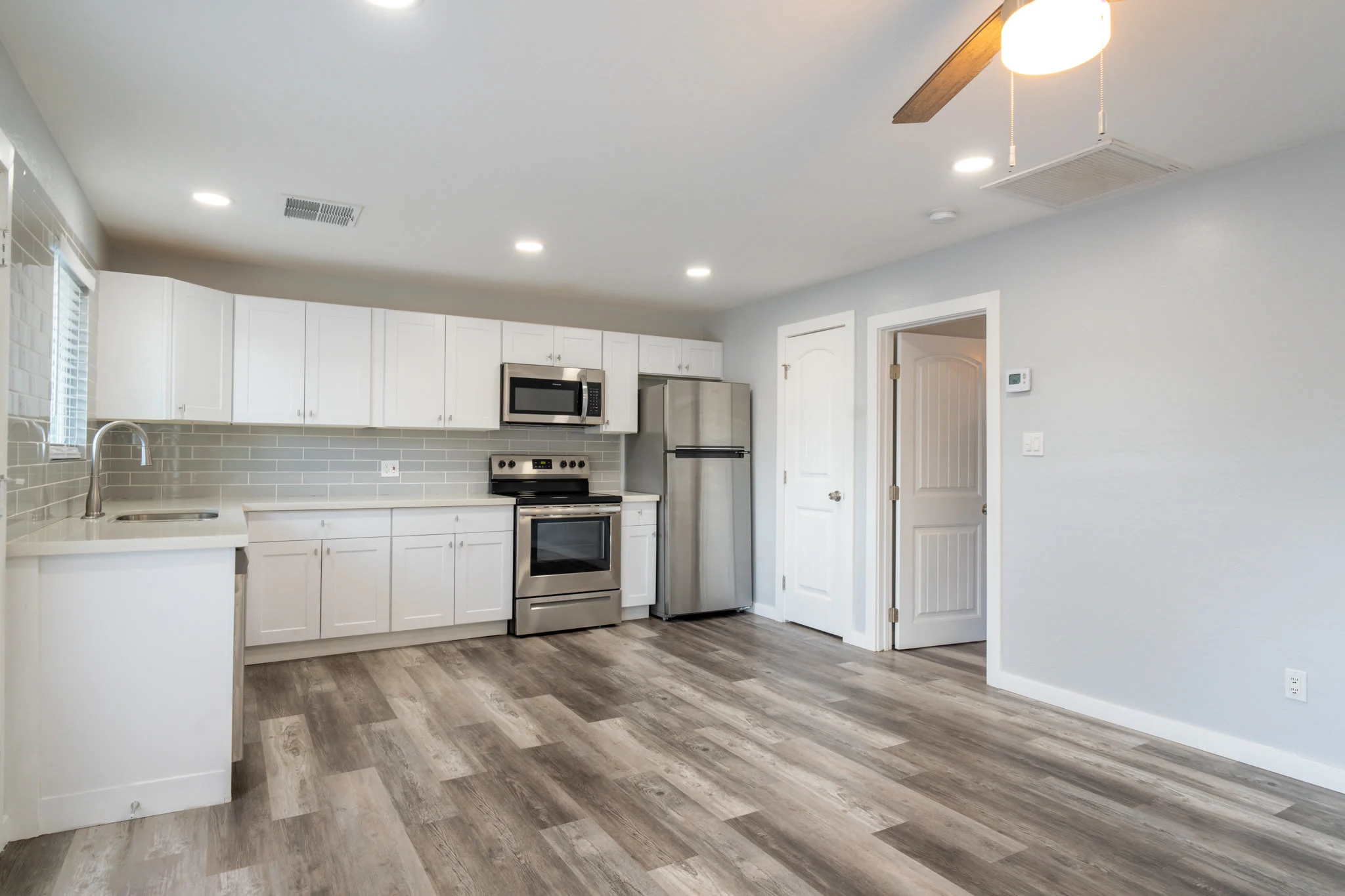 1421 S Rita Ln photo 2
