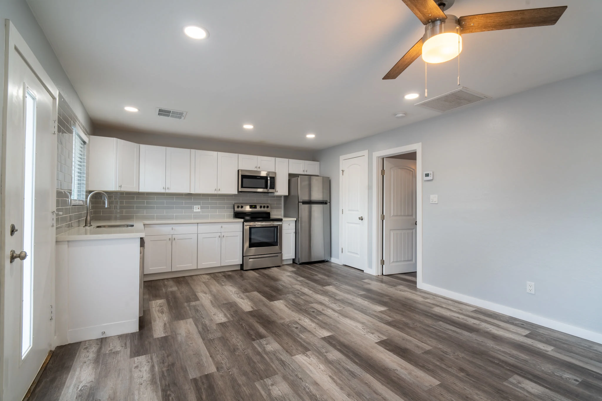 1421 S Rita Ln photo 3