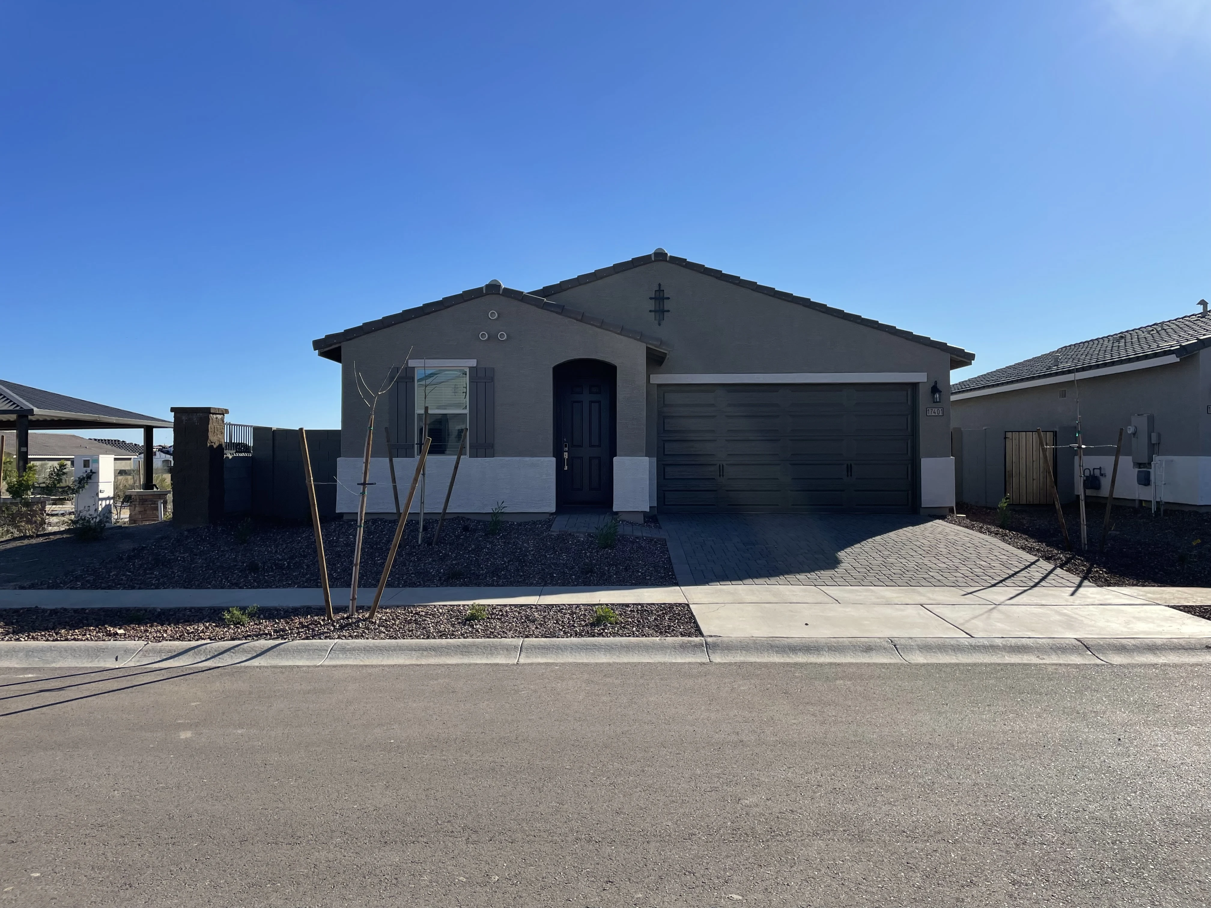 17401 W Red Fox Rd photo 2
