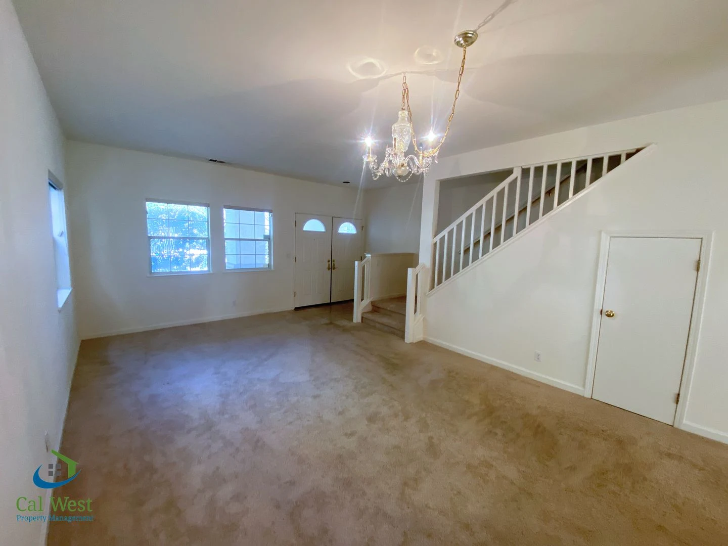 $8995-Amazing 4 Bed/3 Bath Home in Mtn. View Jackson Park Neighborhood! Central Air conditioning! photo 4