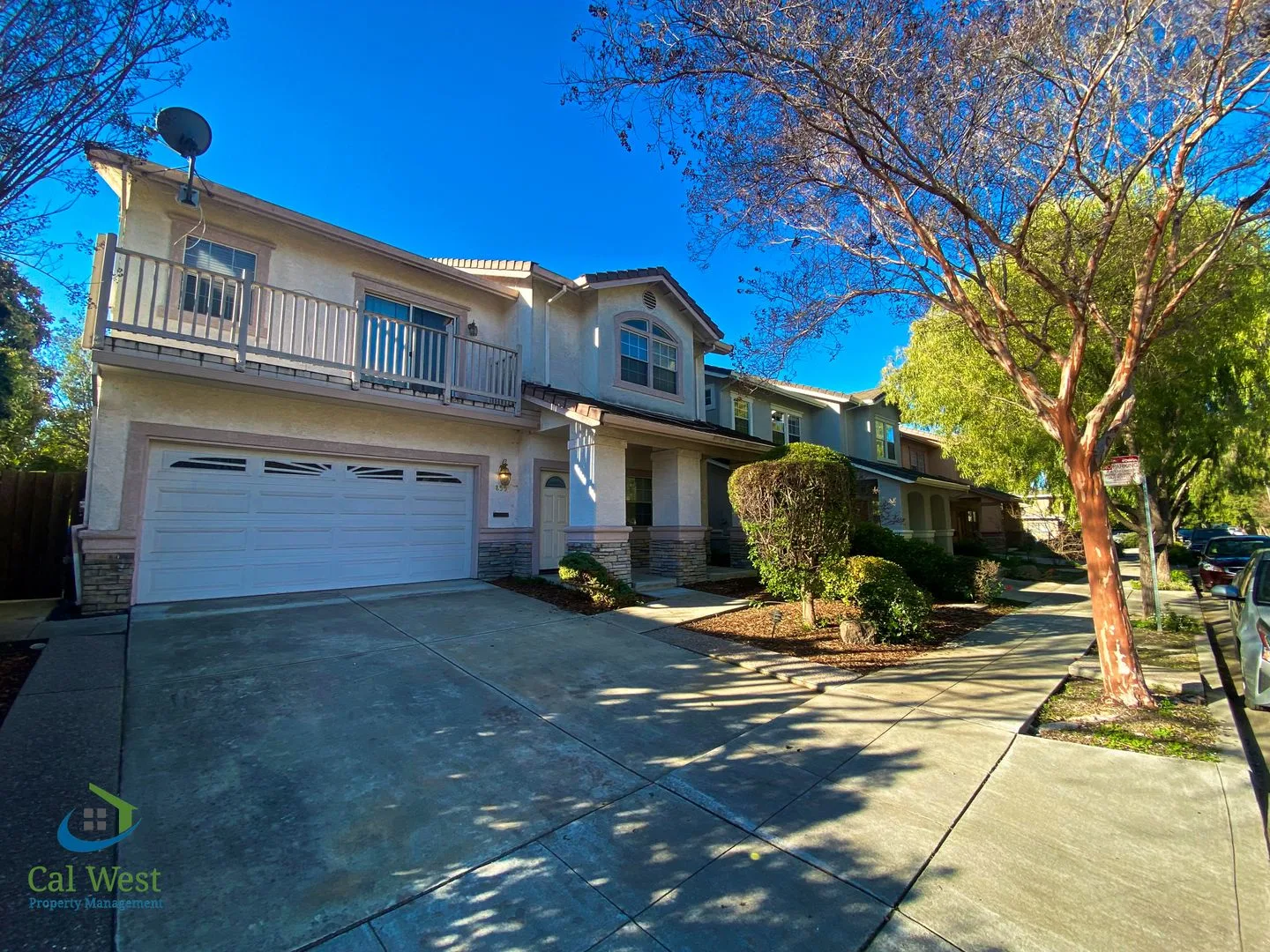 $8995-Amazing 4 Bed/3 Bath Home in Mtn. View Jackson Park Neighborhood! Central Air conditioning! photo 2