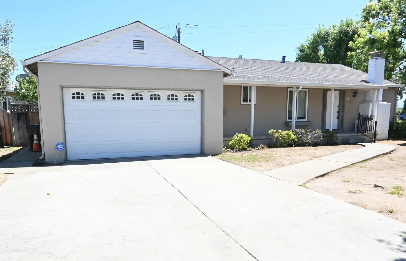 2466 Beechwood Ave photo 2