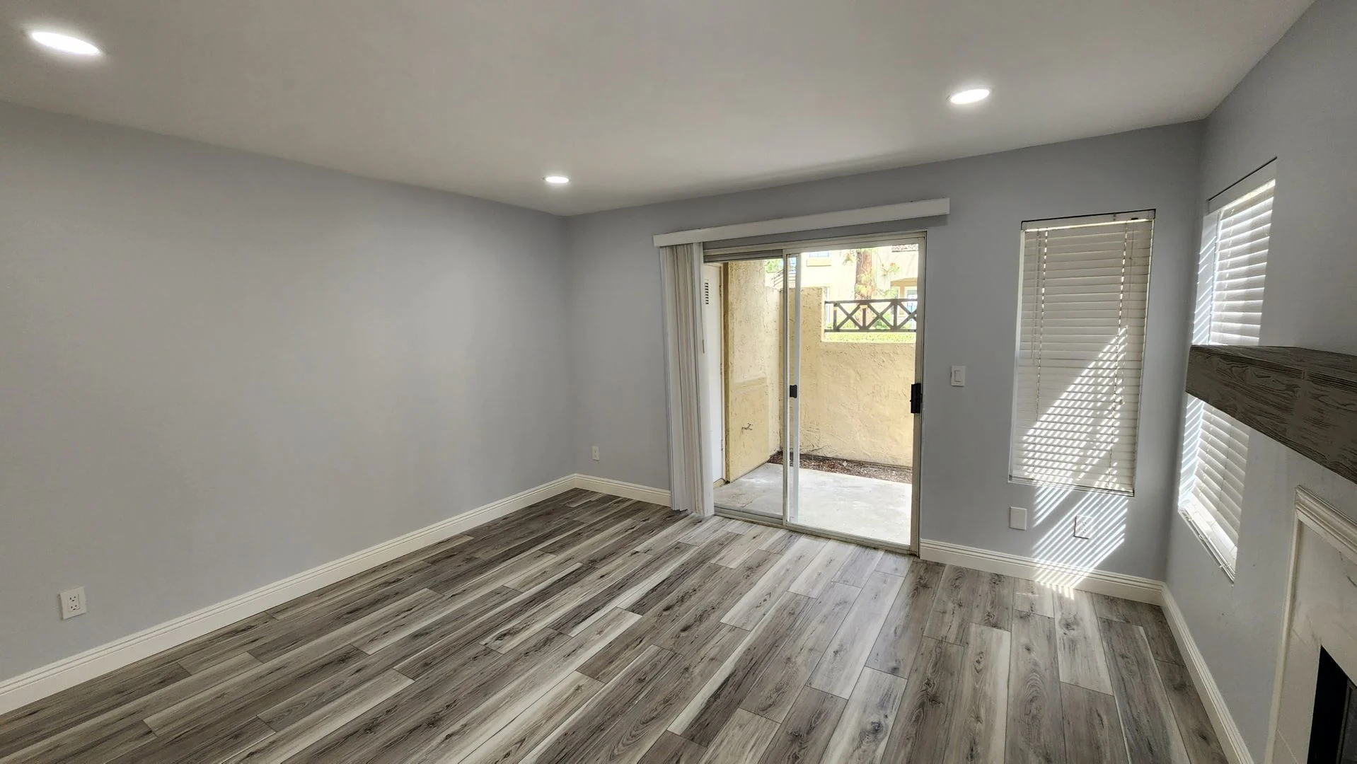 2 Bedroom, 2 Bath Condo in Eastlake Shores photo 2