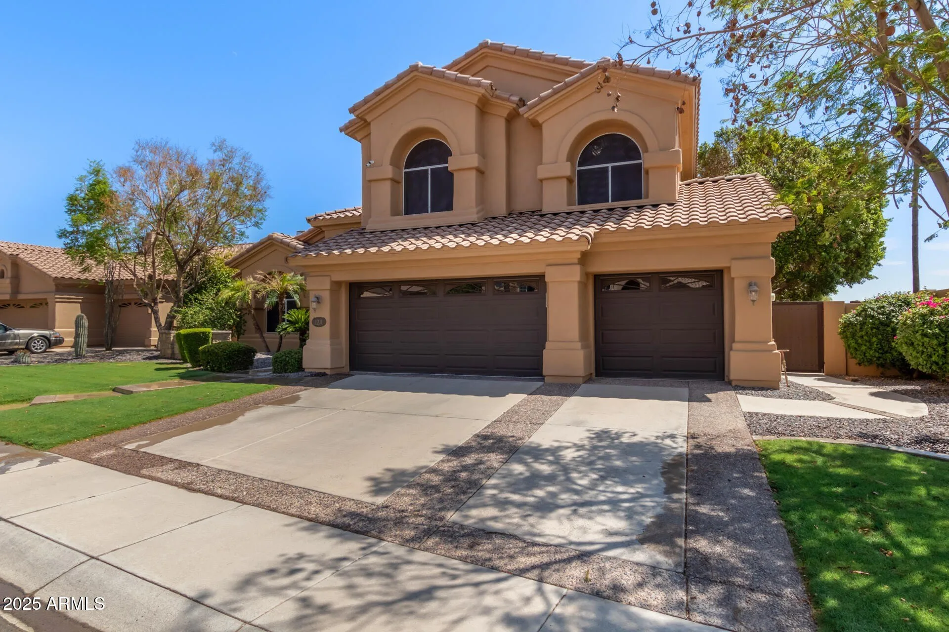 1211 E Desert Flower Ln photo 4
