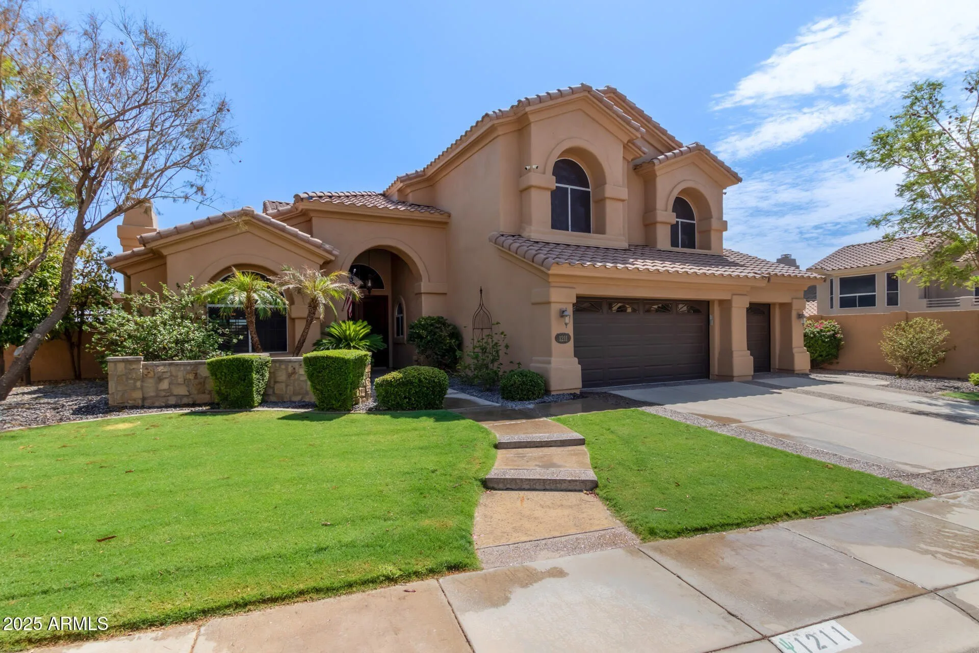 1211 E Desert Flower Ln photo 3