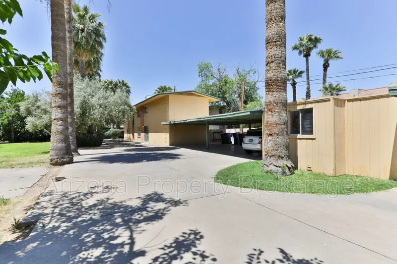 224 N Macdonald photo 5