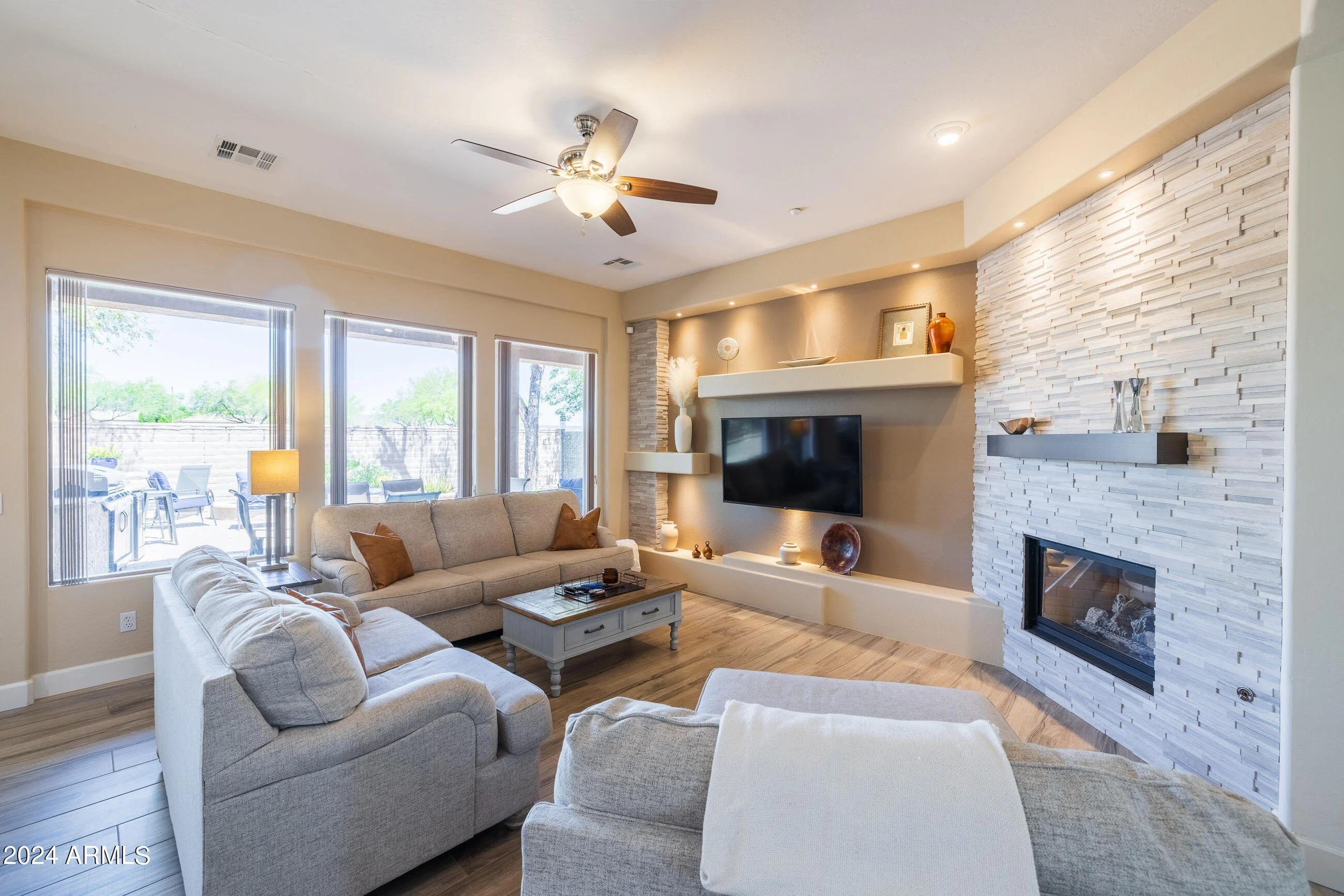 12368 W Hedge Hog Pl Peoria, AZ 85383 photo 4