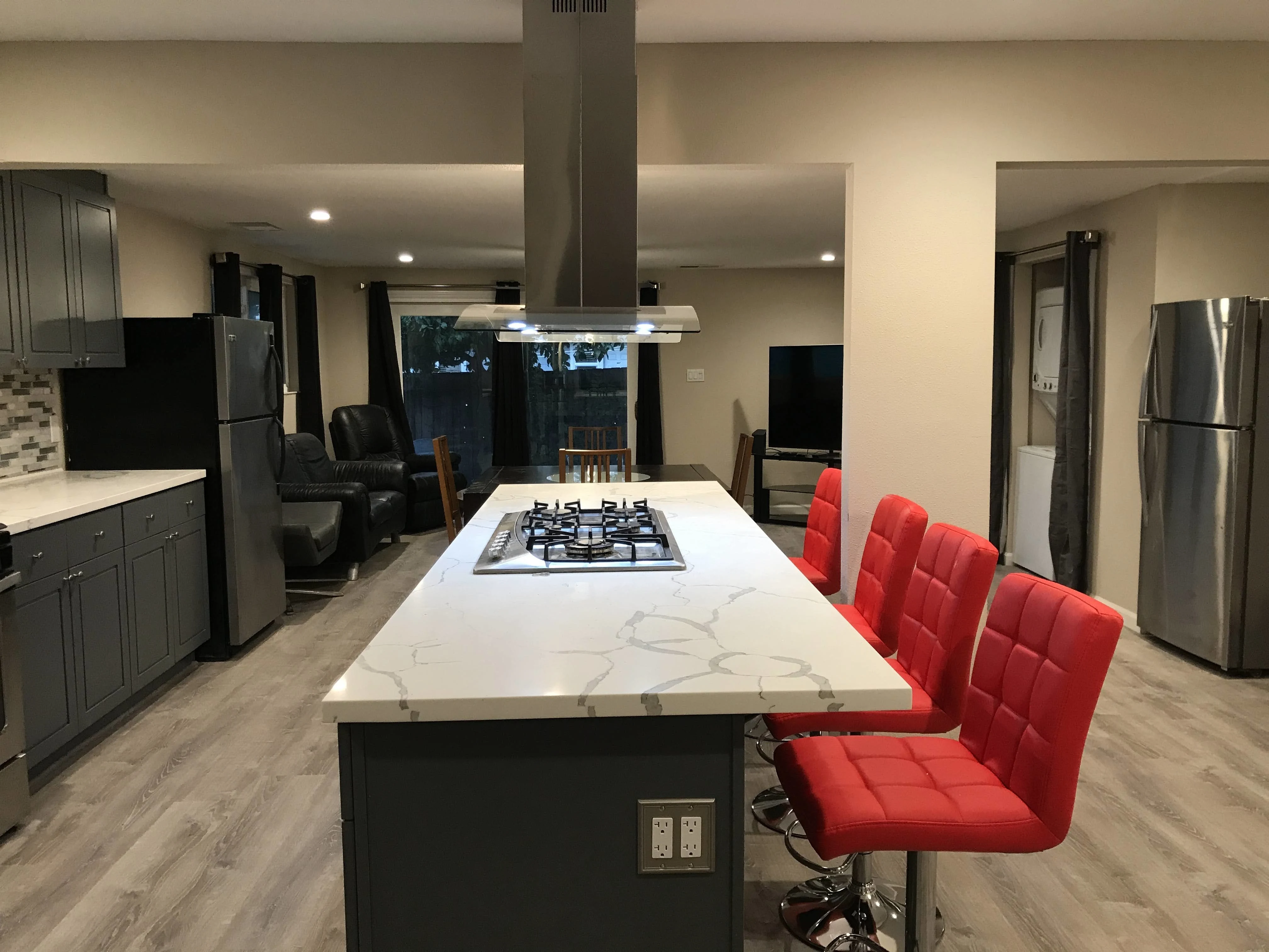 1517 Marie Ave photo 2