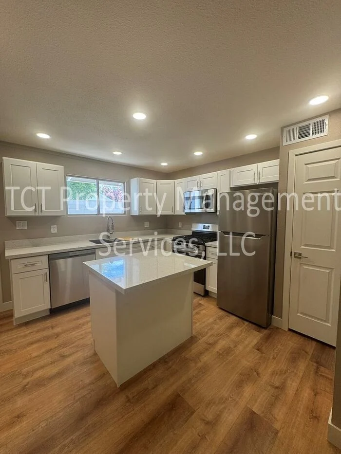 501 E Erie St Chandler, AZ 85225 photo 5