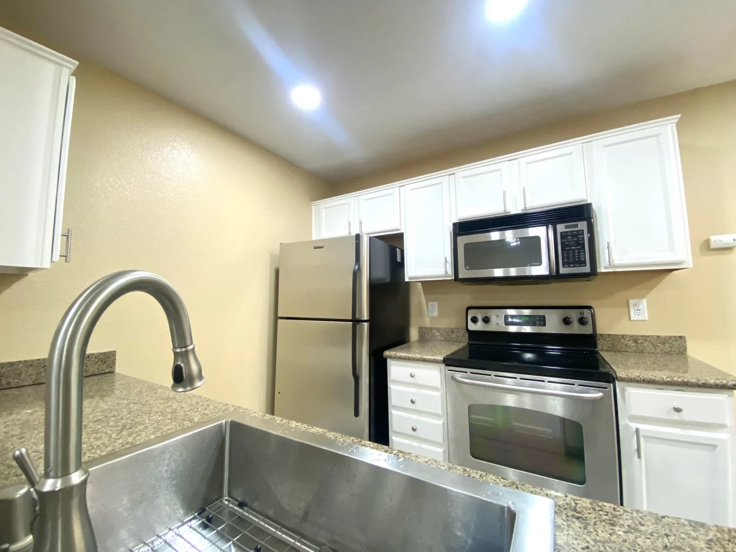 Upgraded 2 Bed 2 Bath Condo for lease in Fremont! photo 5
