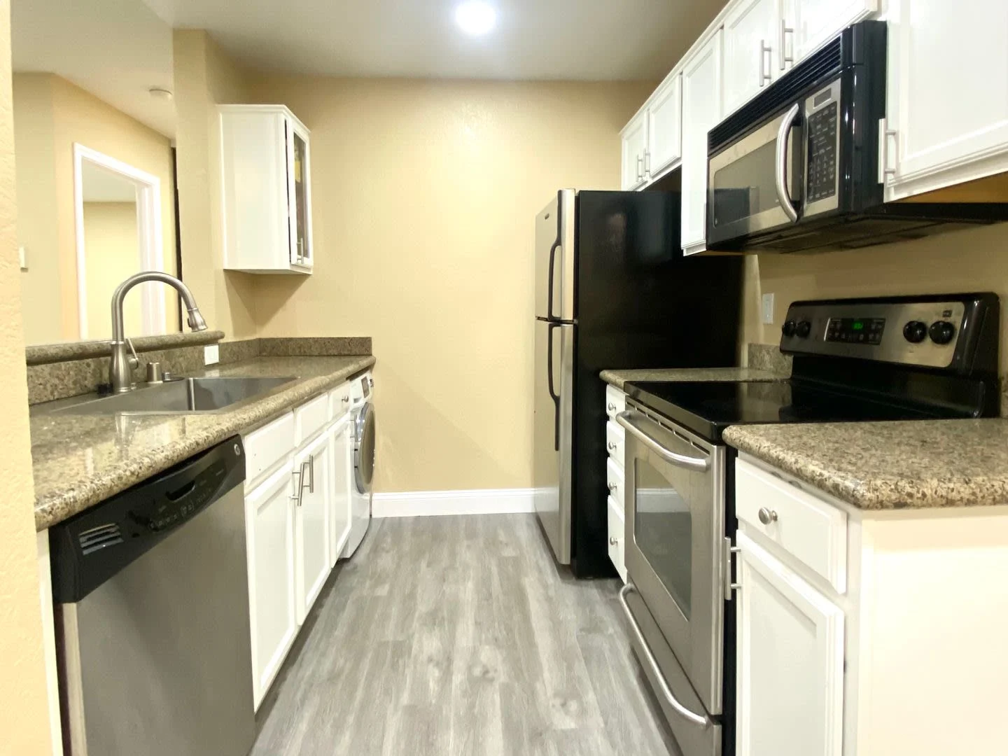 Upgraded 2 Bed 2 Bath Condo for lease in Fremont! photo 4