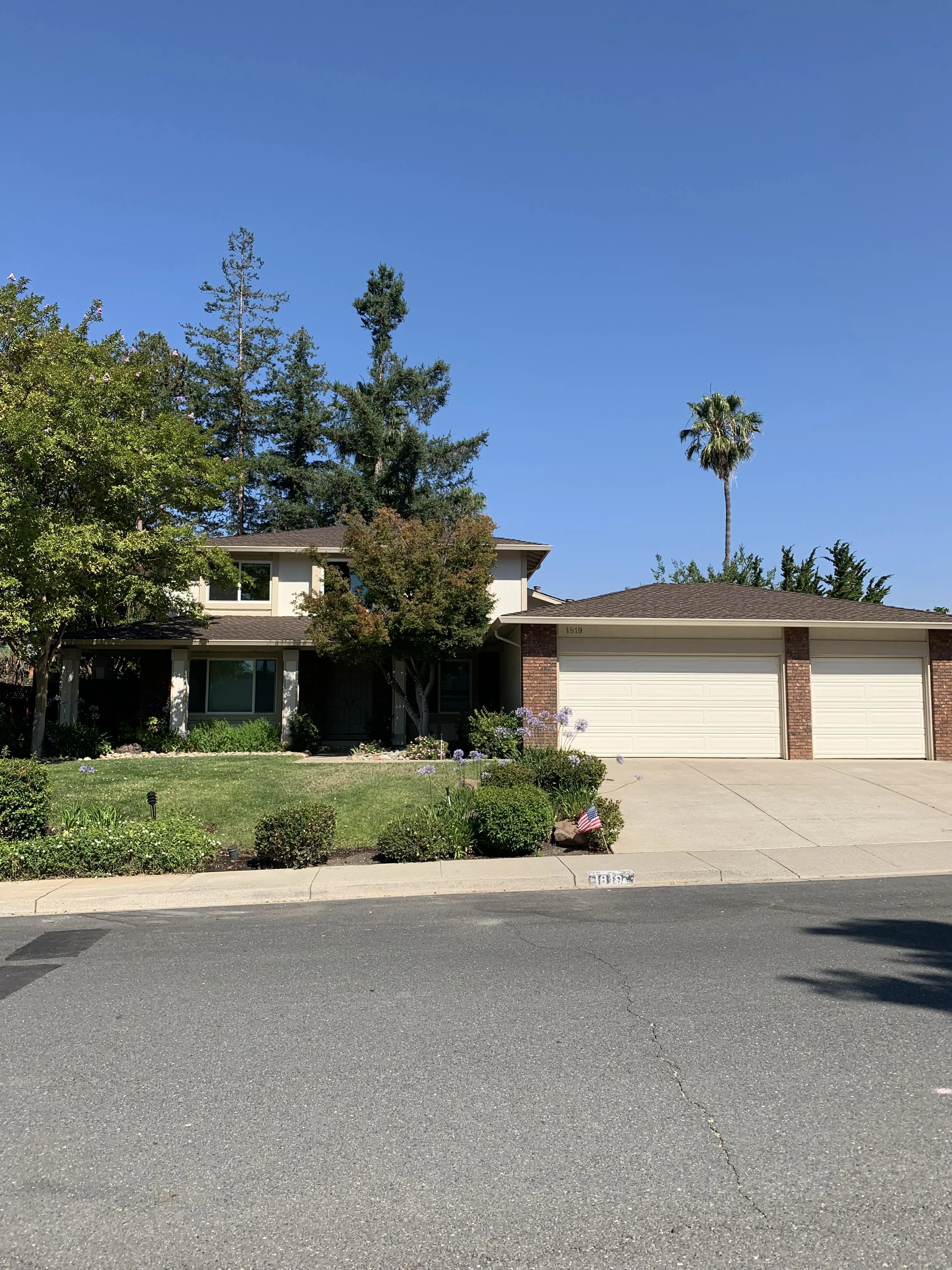 1819 Yolanda Circle photo 4