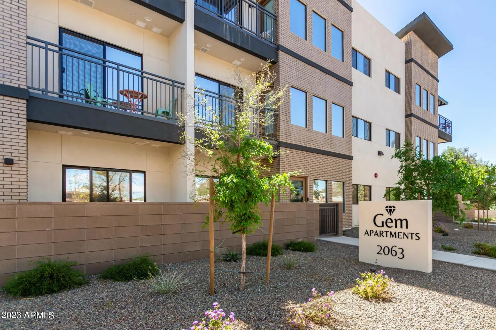 2063 E Lemon Street photo 4