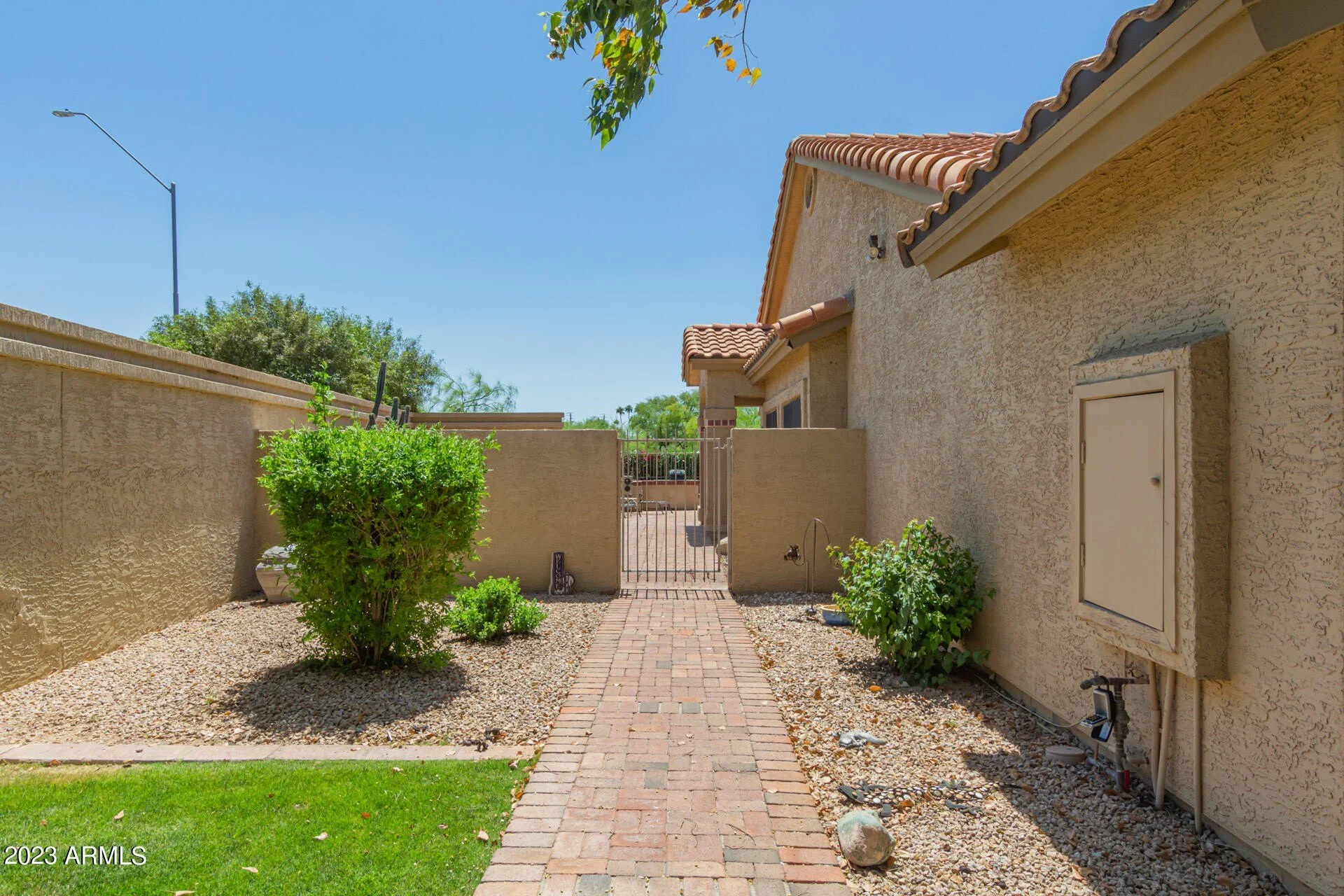 7961 E Joshua Tree Ln photo 5